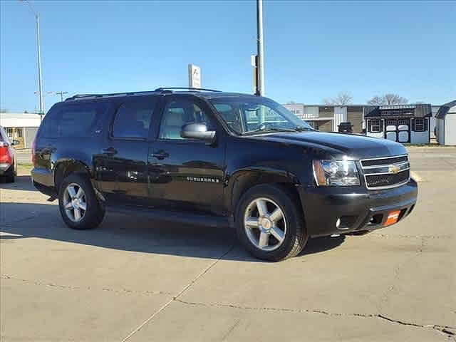 2007 Chevrolet Suburban 1500 LTZ image 2