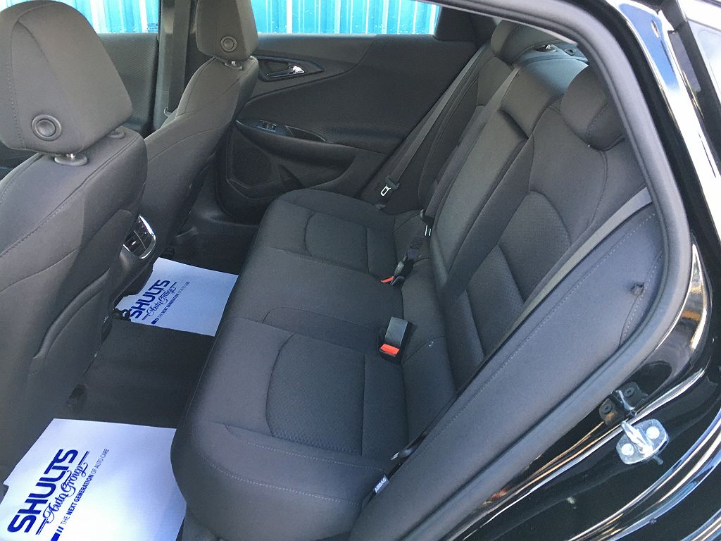 2018 Chevrolet Malibu LT image 12