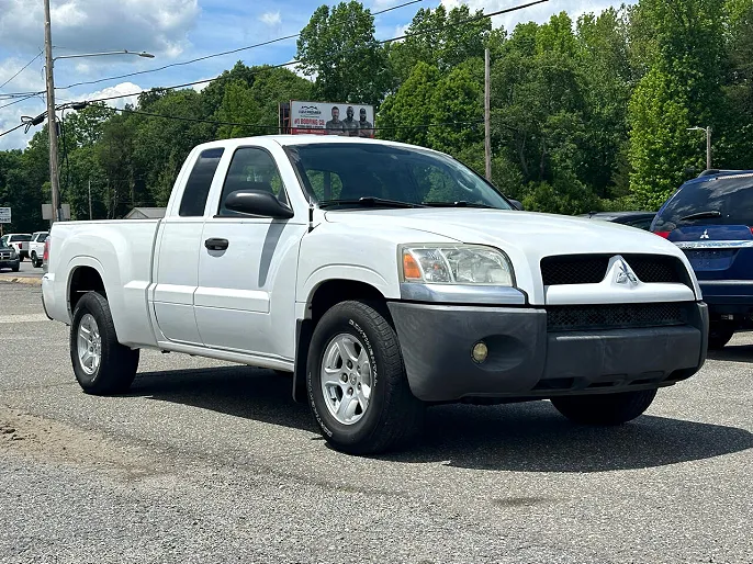 2006 Mitsubishi Raider