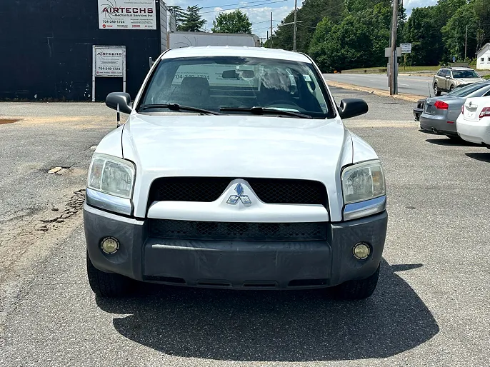 2006 Mitsubishi Raider