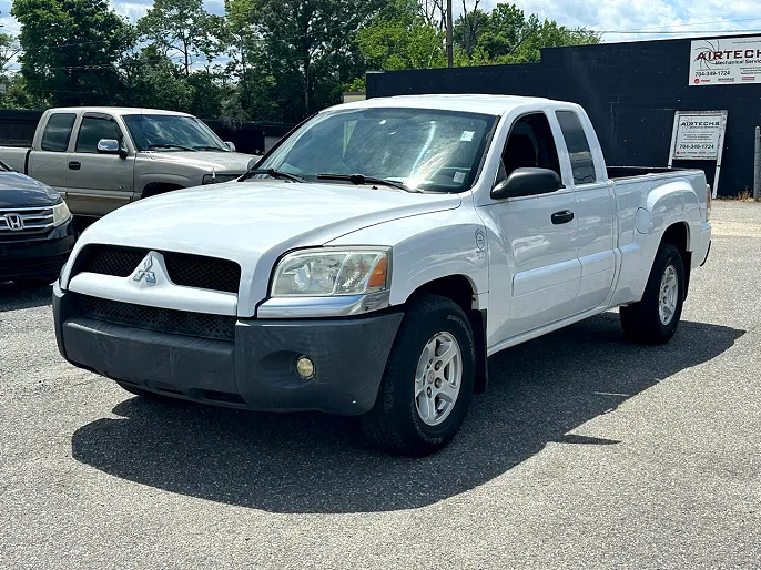2006 Mitsubishi Raider