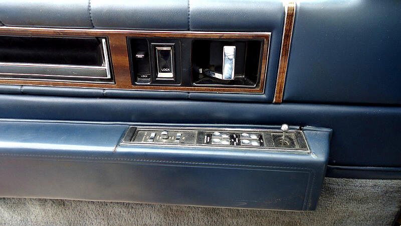 1988 Cadillac DeVille null image 10