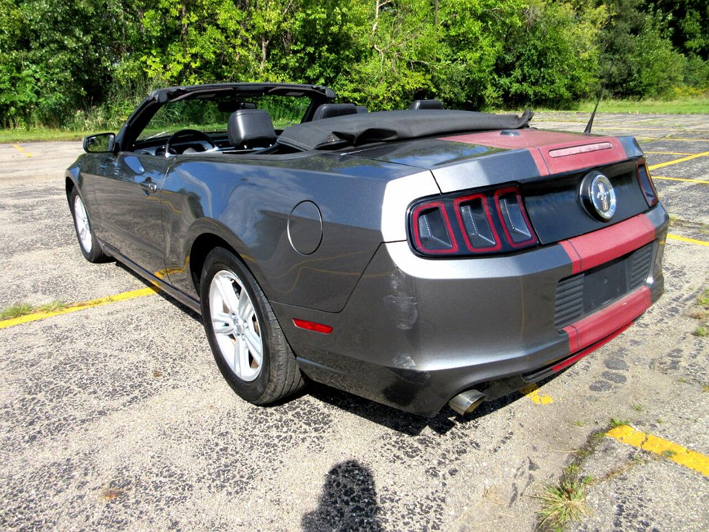 2013 Ford Mustang null image 2