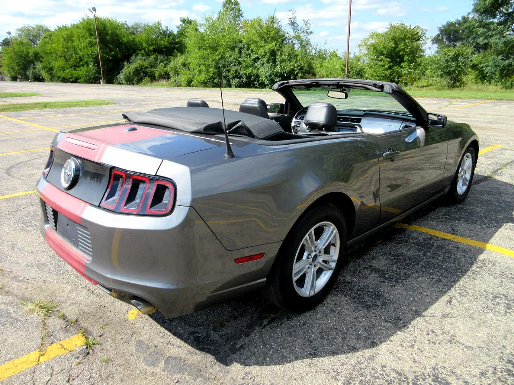 2013 Ford Mustang null image 4