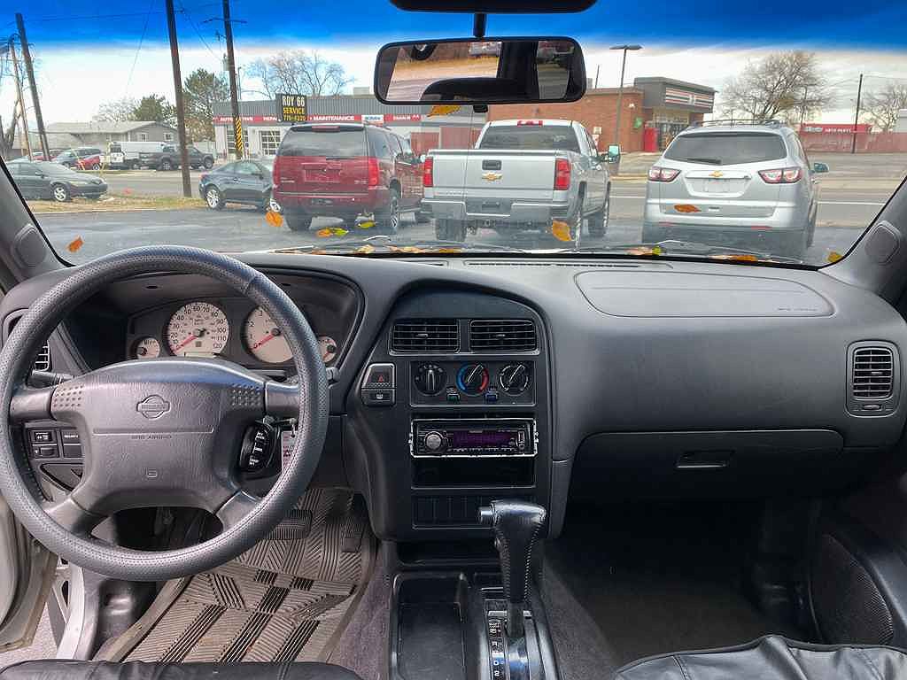 1999 Nissan Pathfinder SE image 6