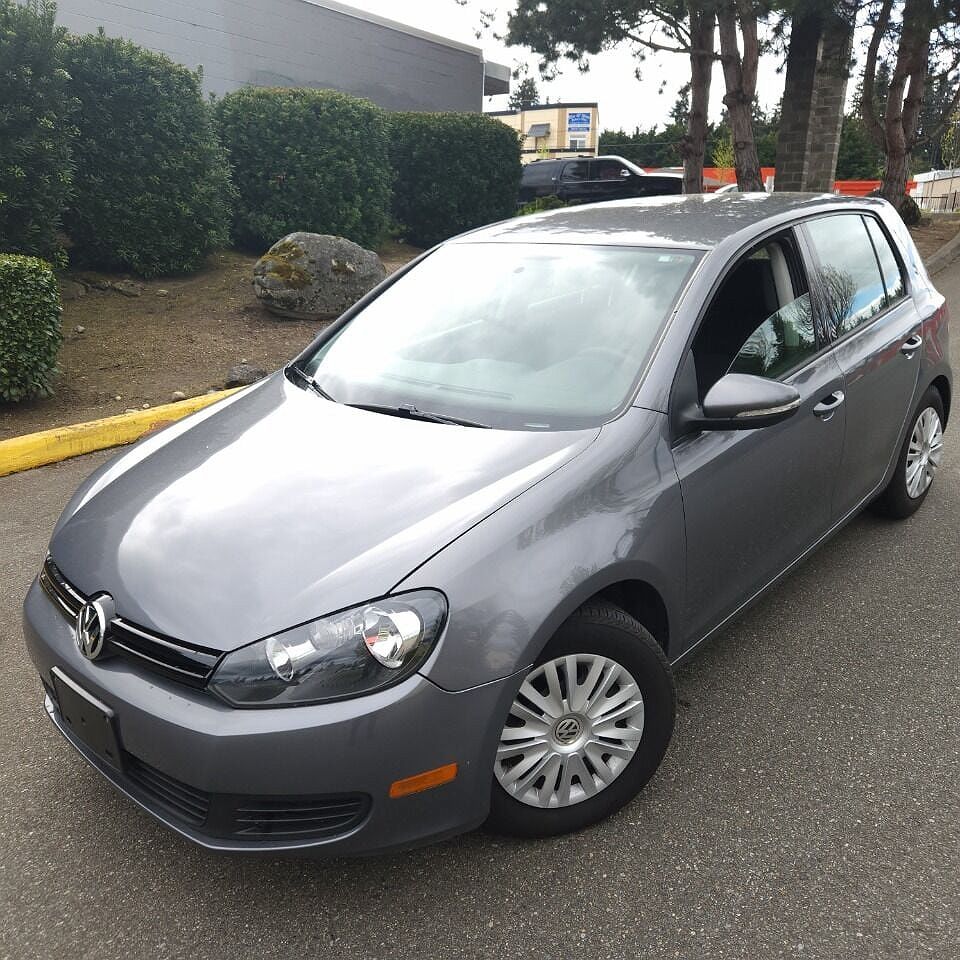 2014 Volkswagen Golf Convenience image 0