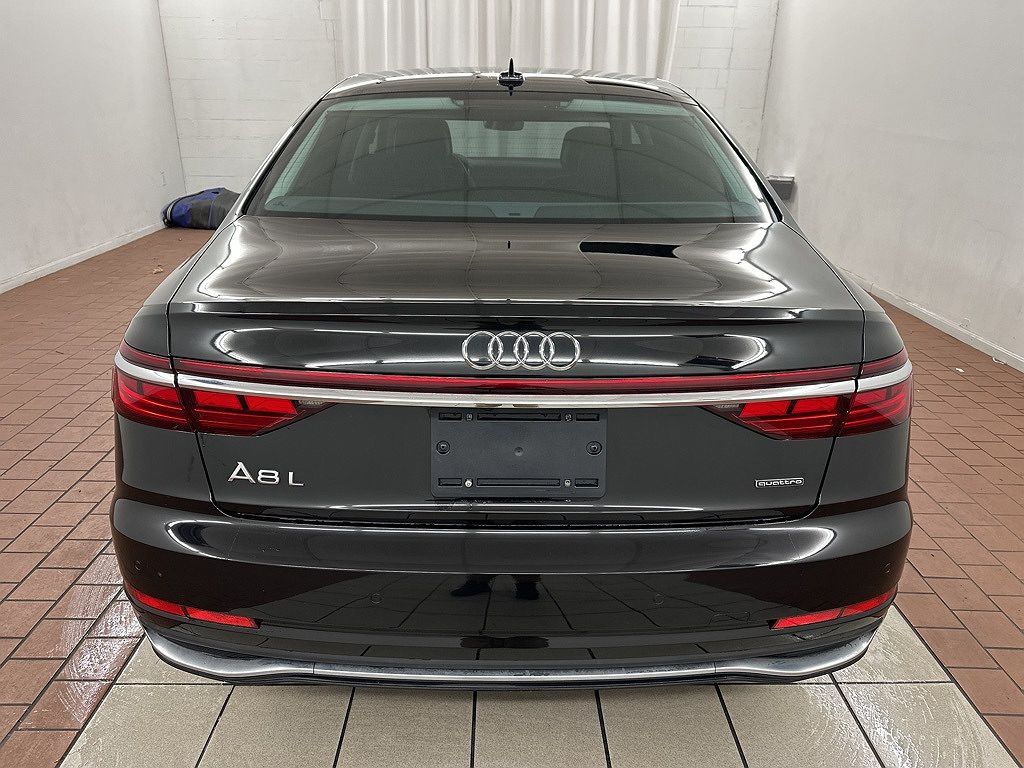 2022 Audi A8 L image 4