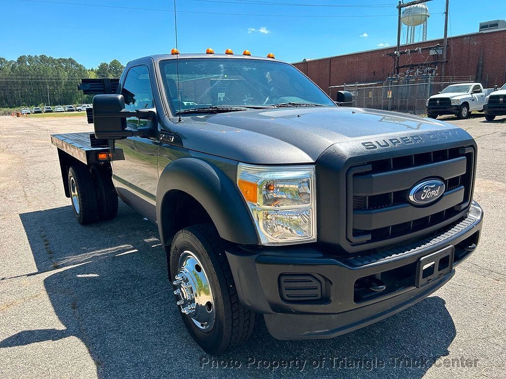2012 Ford F-550 null image 3