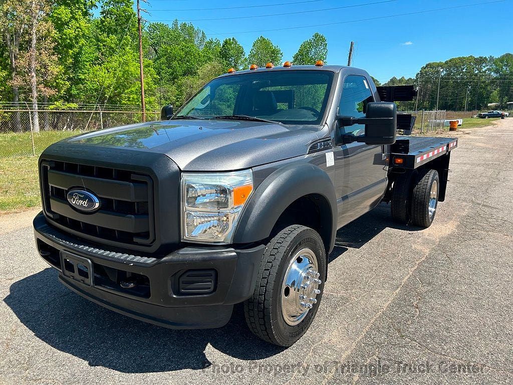 2012 Ford F-550 null image 4