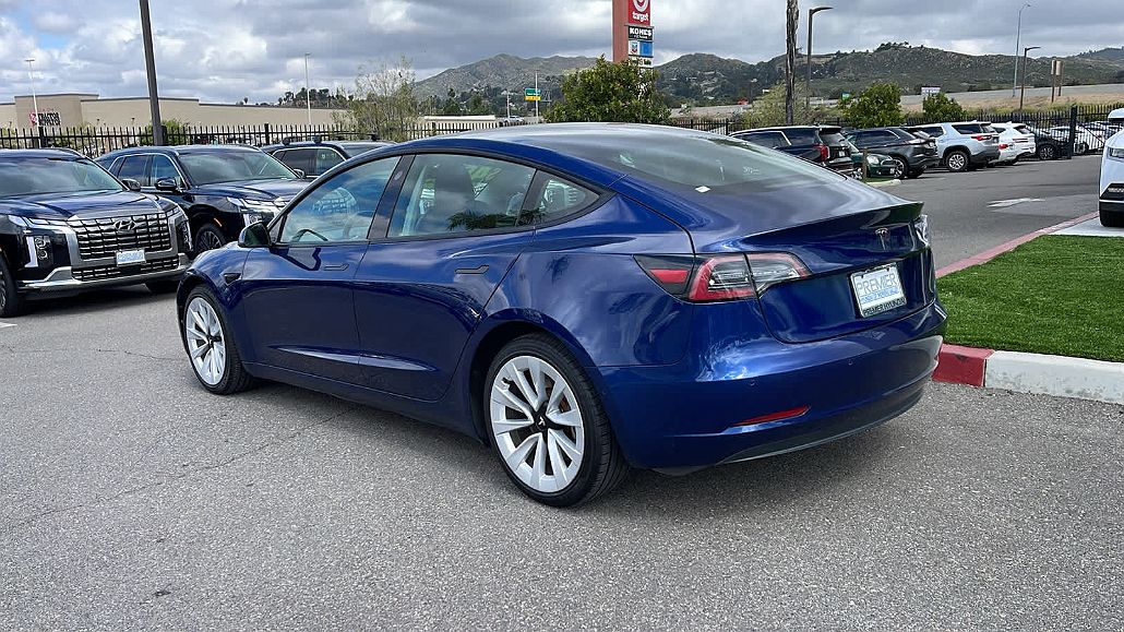2022 Tesla Model 3 Standard Range image 3