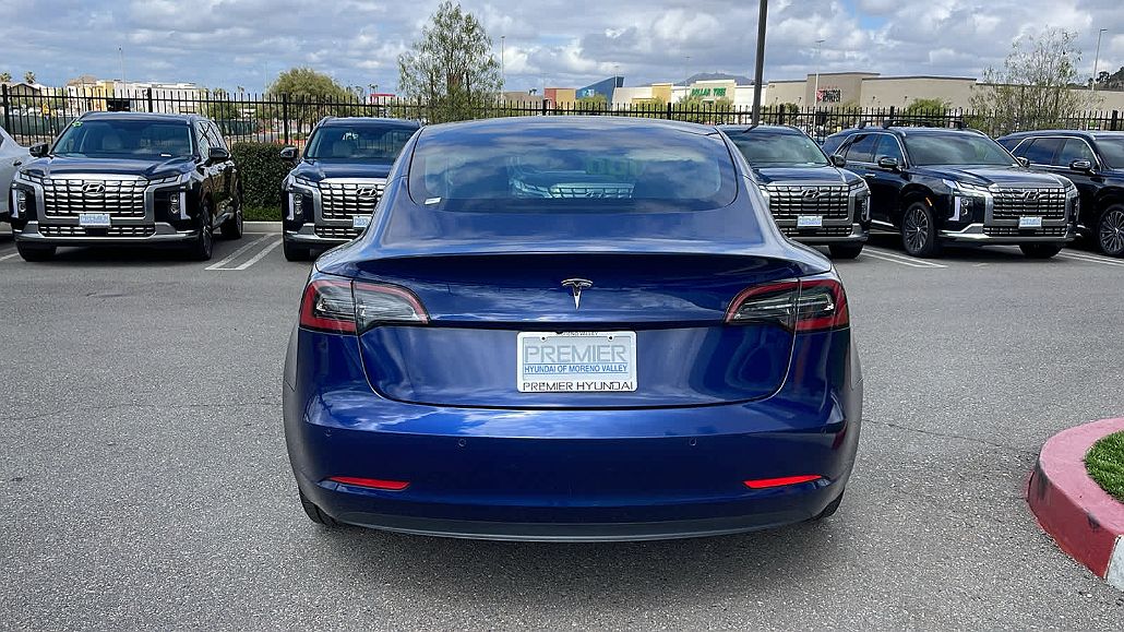 2022 Tesla Model 3 Standard Range image 4