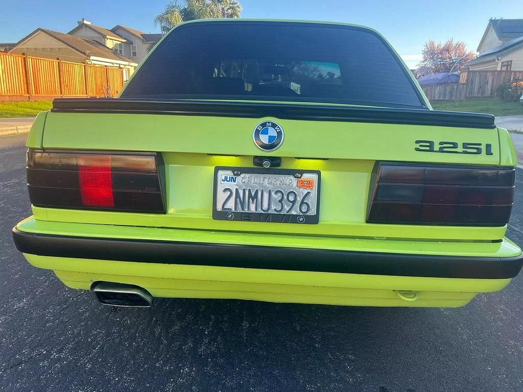 1989 BMW 3 Series 325i image 10