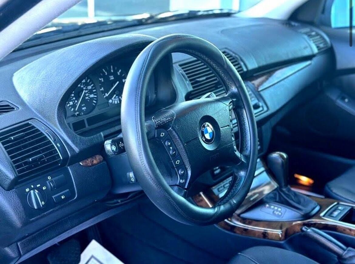 2005 BMW X5 3.0i image 9