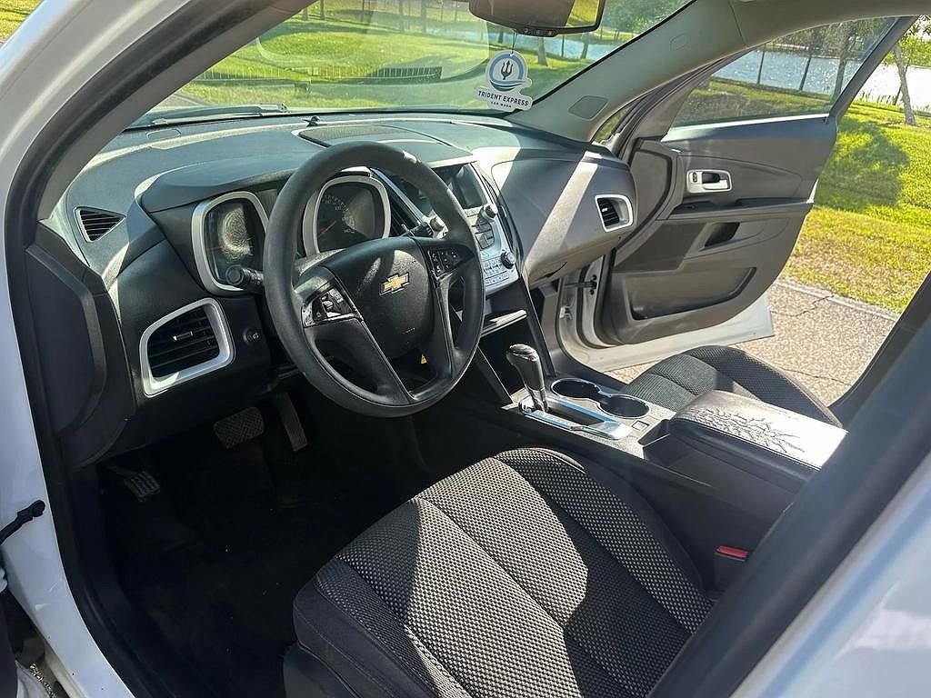 2017 Chevrolet Equinox L image 10