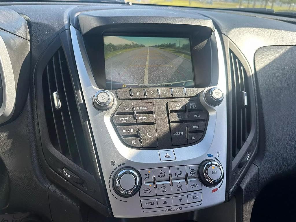 2017 Chevrolet Equinox L image 20