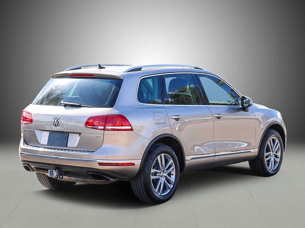 2015 Volkswagen Touareg Luxury image 3