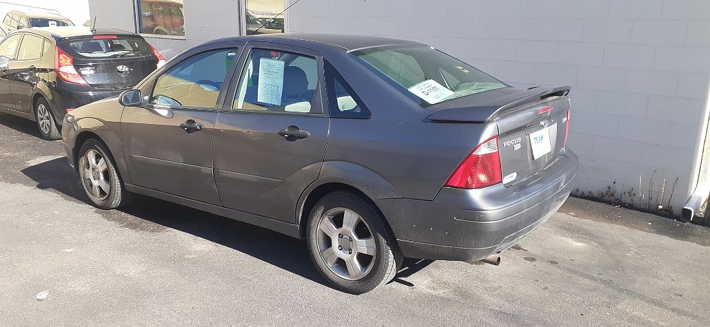 2005 Ford Focus S image 1