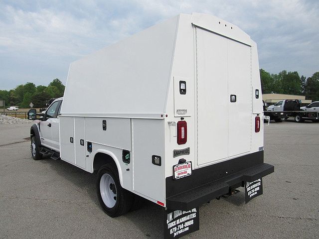 2022 Ford F-550 null image 2