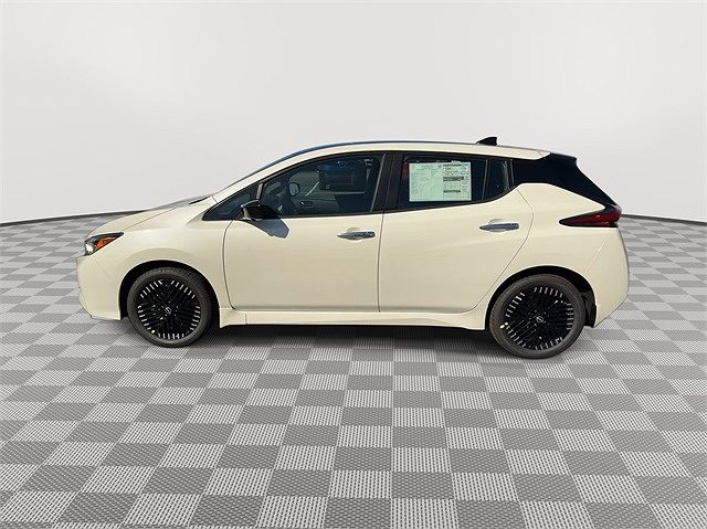 2024 Nissan Leaf SV image 4