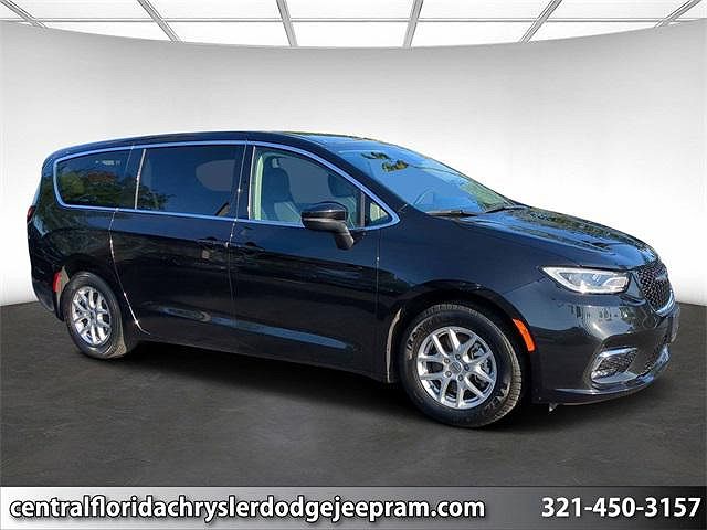 2023 Chrysler Pacifica Touring-L image 0