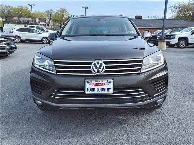 2015 Volkswagen Touareg Luxury image 1