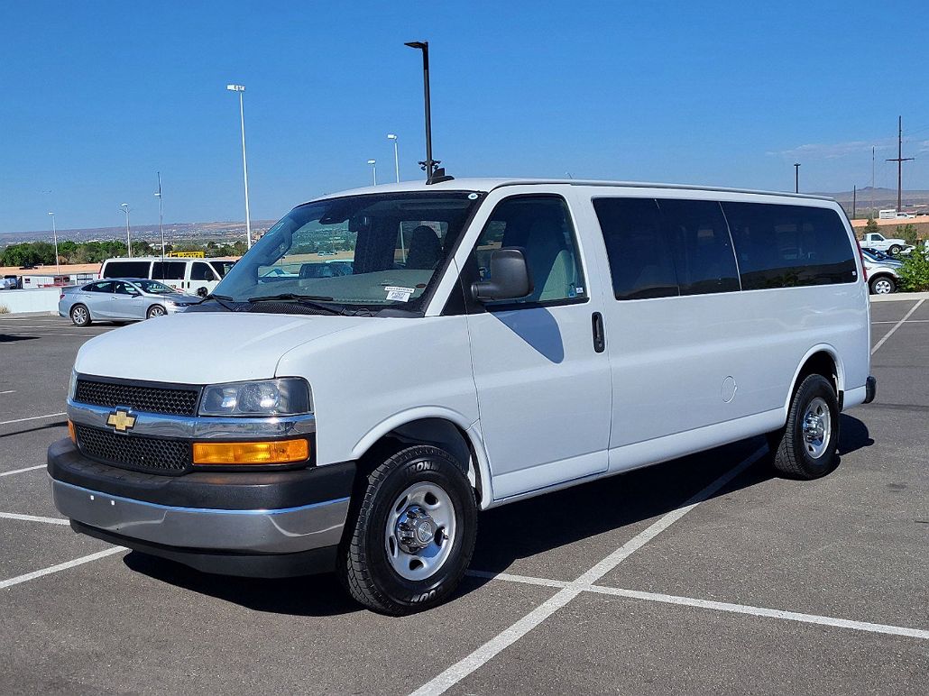 2020 Chevrolet Express 3500 image 3