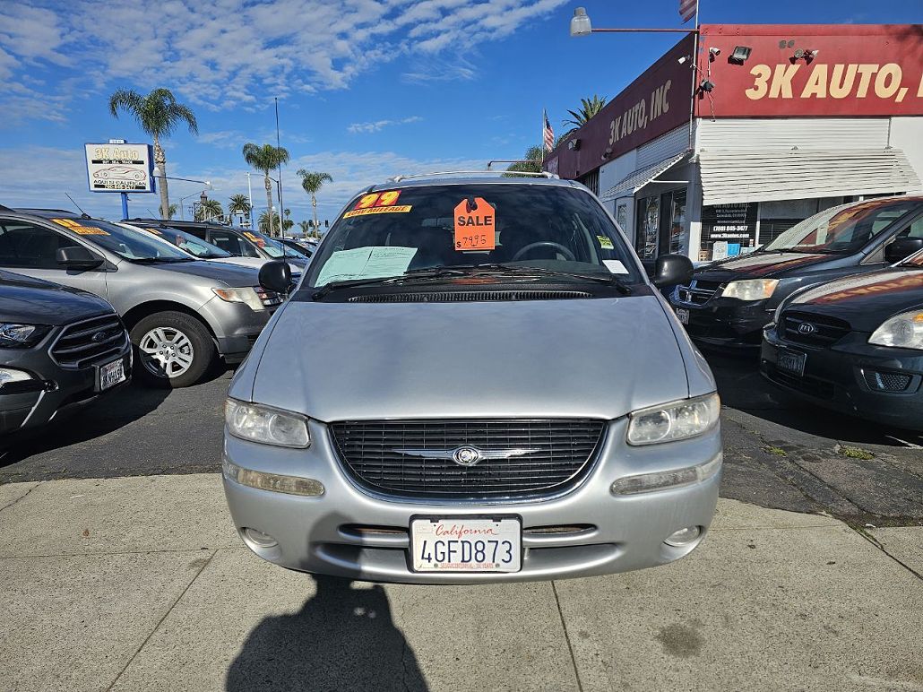 1999 Chrysler Town & Country Limited Edition image 1