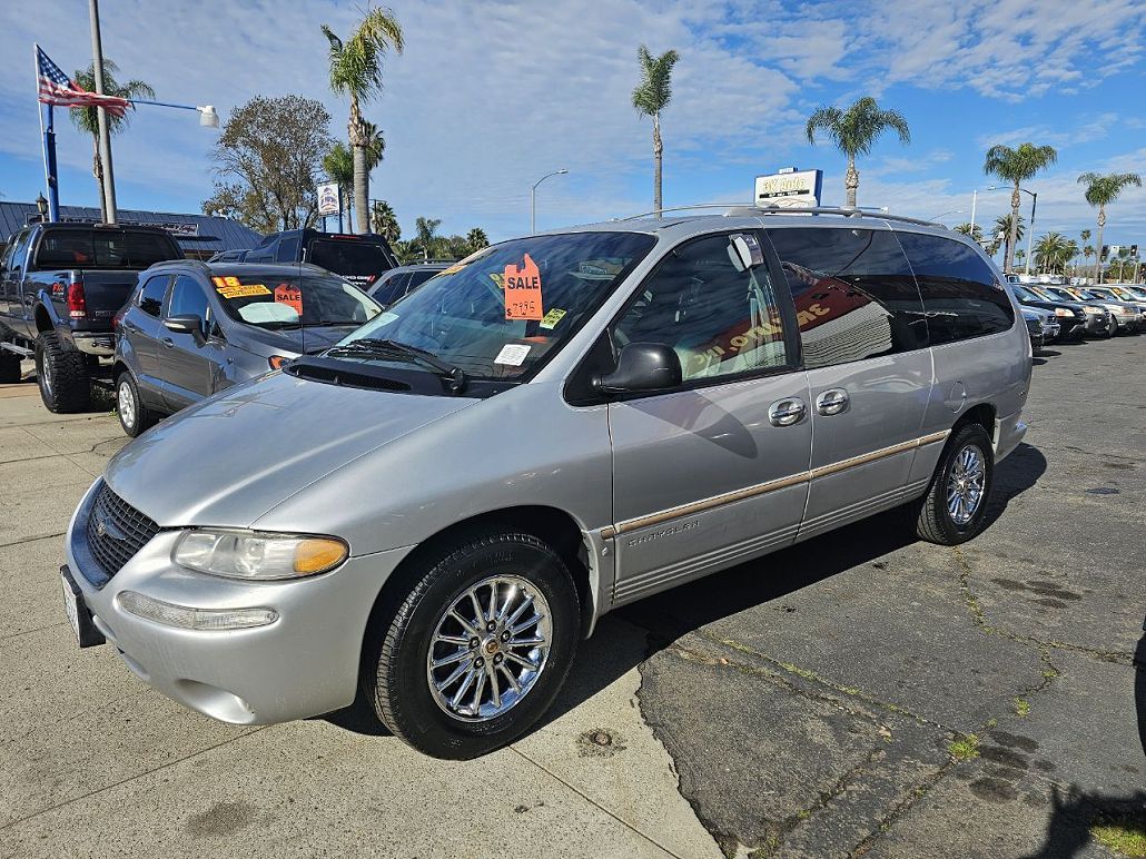 1999 Chrysler Town & Country Limited Edition image 3