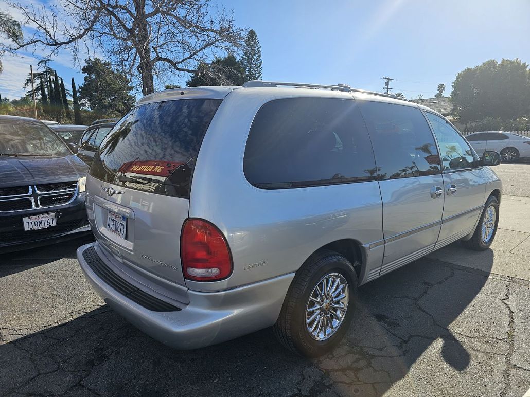 1999 Chrysler Town & Country Limited Edition image 4