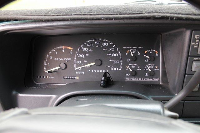 1995 Chevrolet Tahoe Base image 14