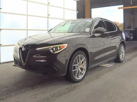 2018 Alfa Romeo Stelvio Ti Sport photo 4