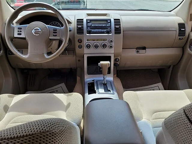 2007 Nissan Pathfinder SE image 5