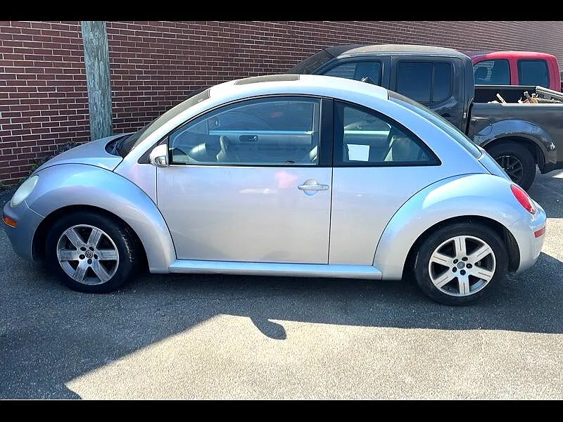 2006 Volkswagen New Beetle null image 0