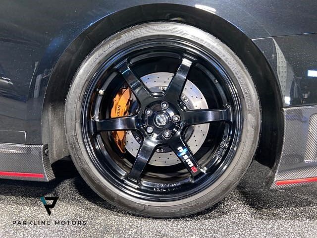 2017 Nissan GT-R NISMO image 9