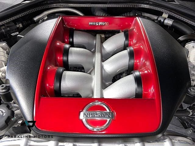 2017 Nissan GT-R NISMO image 24