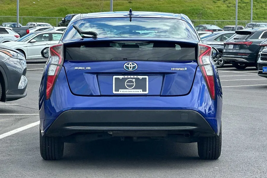2016 Toyota Prius Two image 4