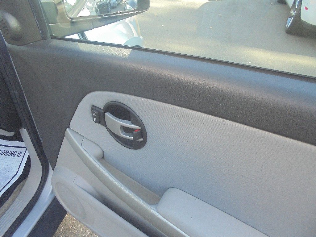 2005 Chevrolet Equinox LS image 9