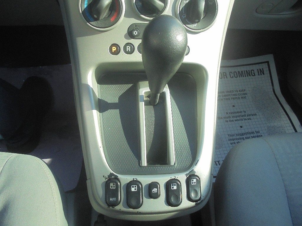 2005 Chevrolet Equinox LS image 16
