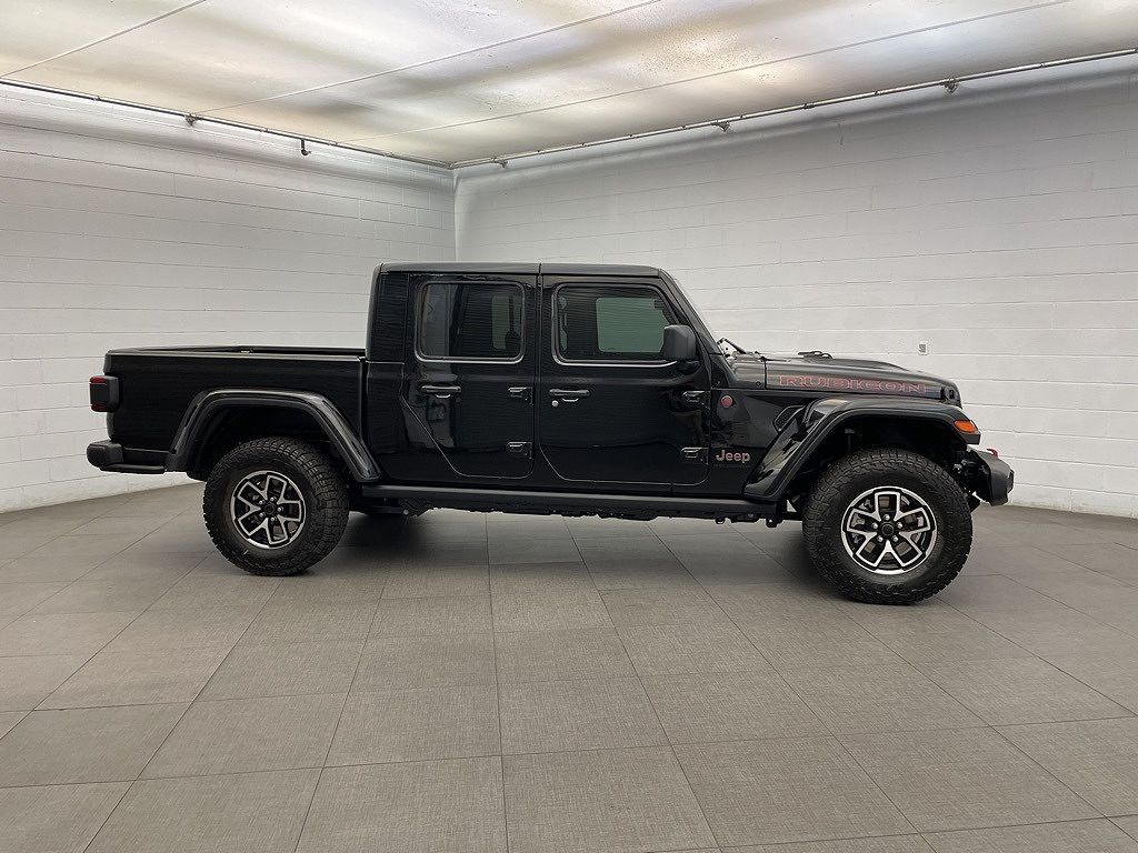 2025 Jeep Gladiator