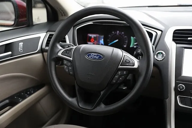 2019 Ford Fusion SE image 2