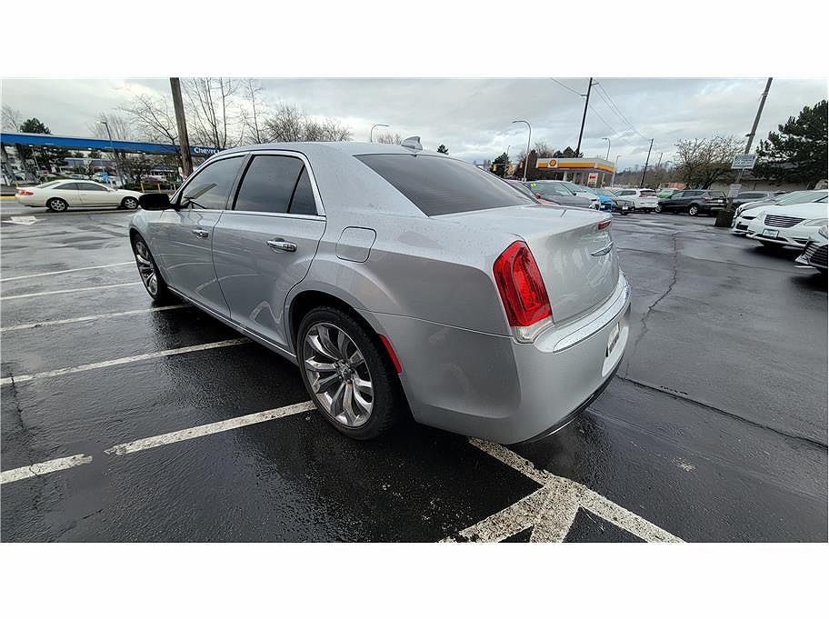 2020 Chrysler 300 Limited Edition image 4