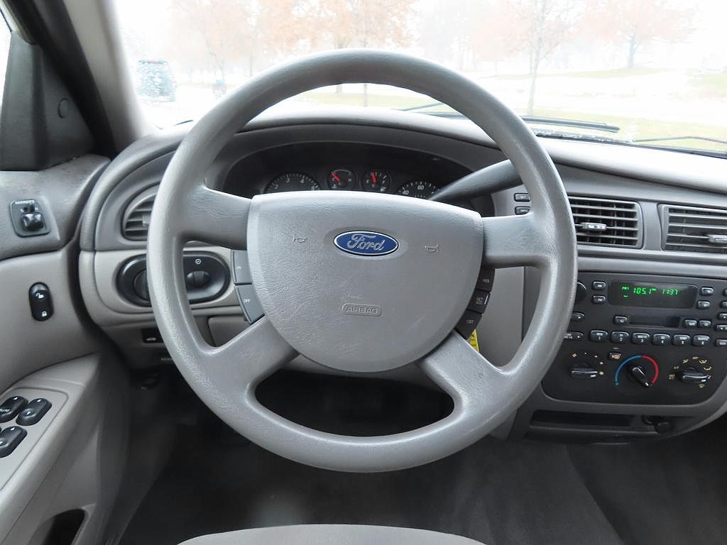 2007 Ford Taurus SE image 15