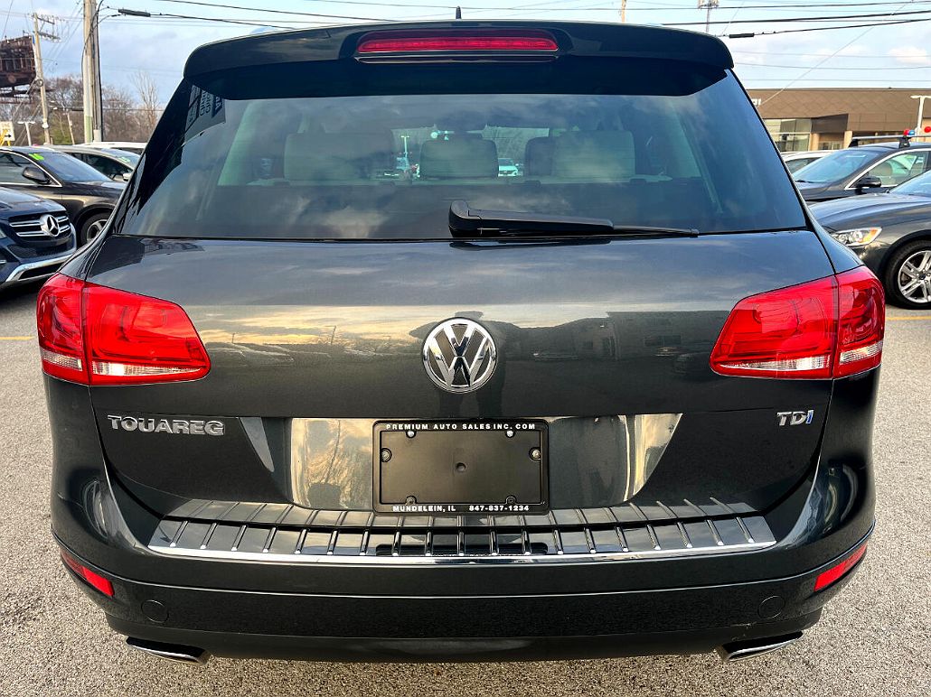 2013 Volkswagen Touareg Luxury image 3