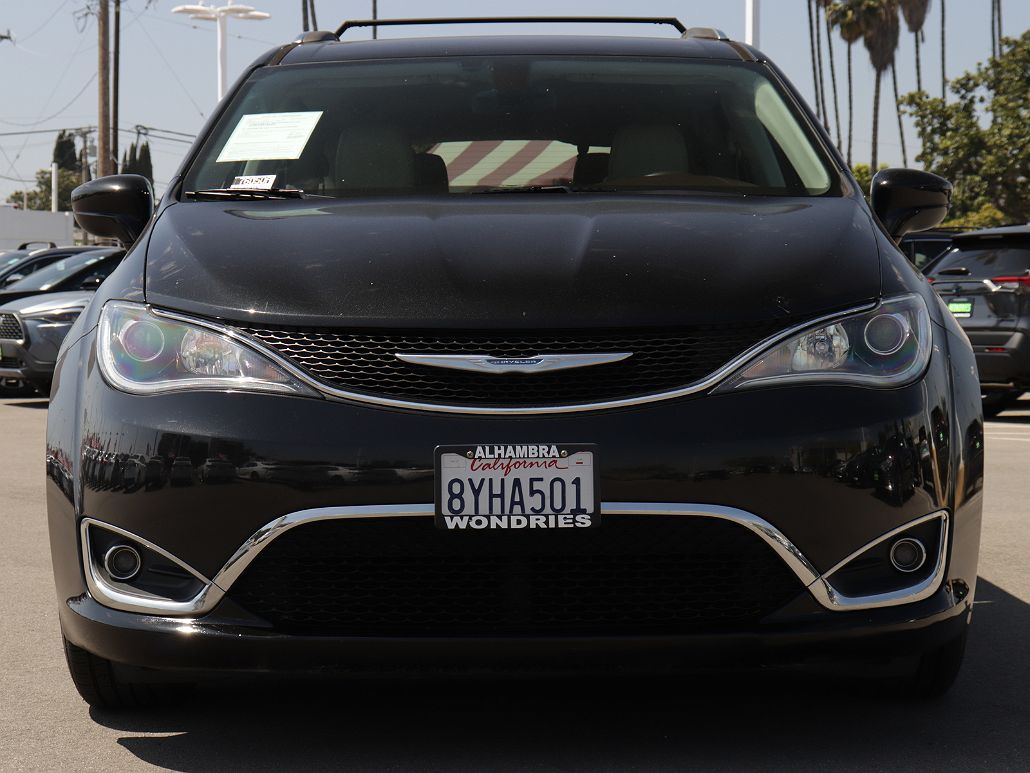 2018 Chrysler Pacifica Touring-L image 1