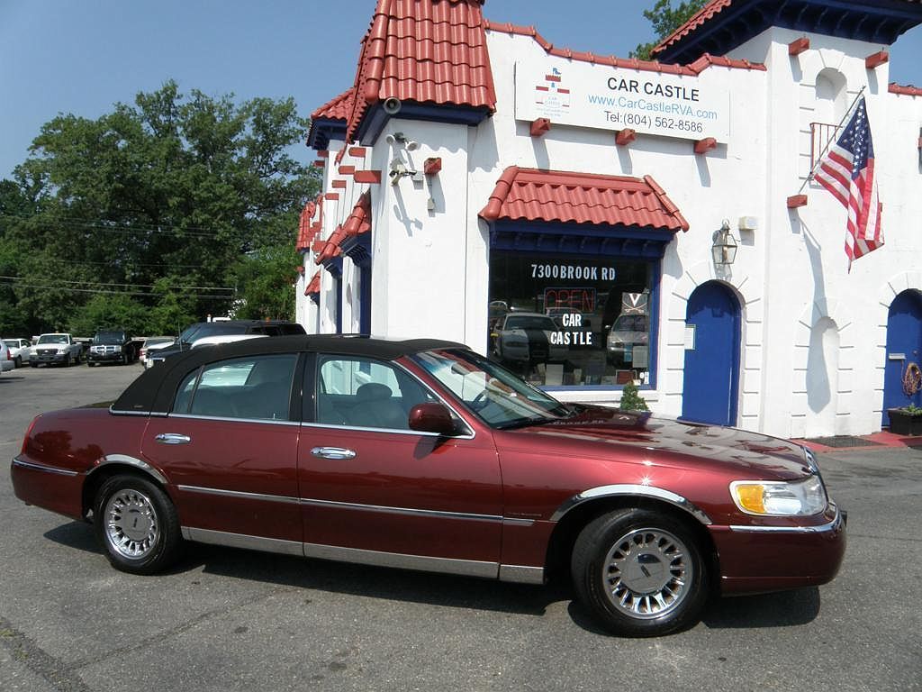 2000 Lincoln Town Car Cartier image 0