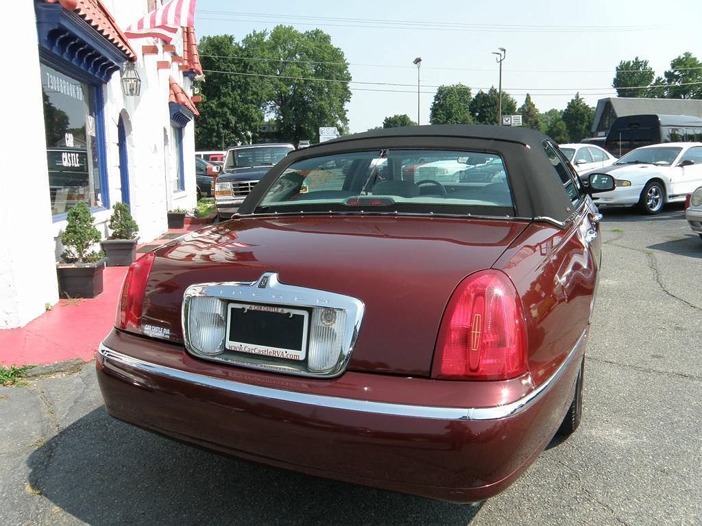 2000 Lincoln Town Car Cartier image 1