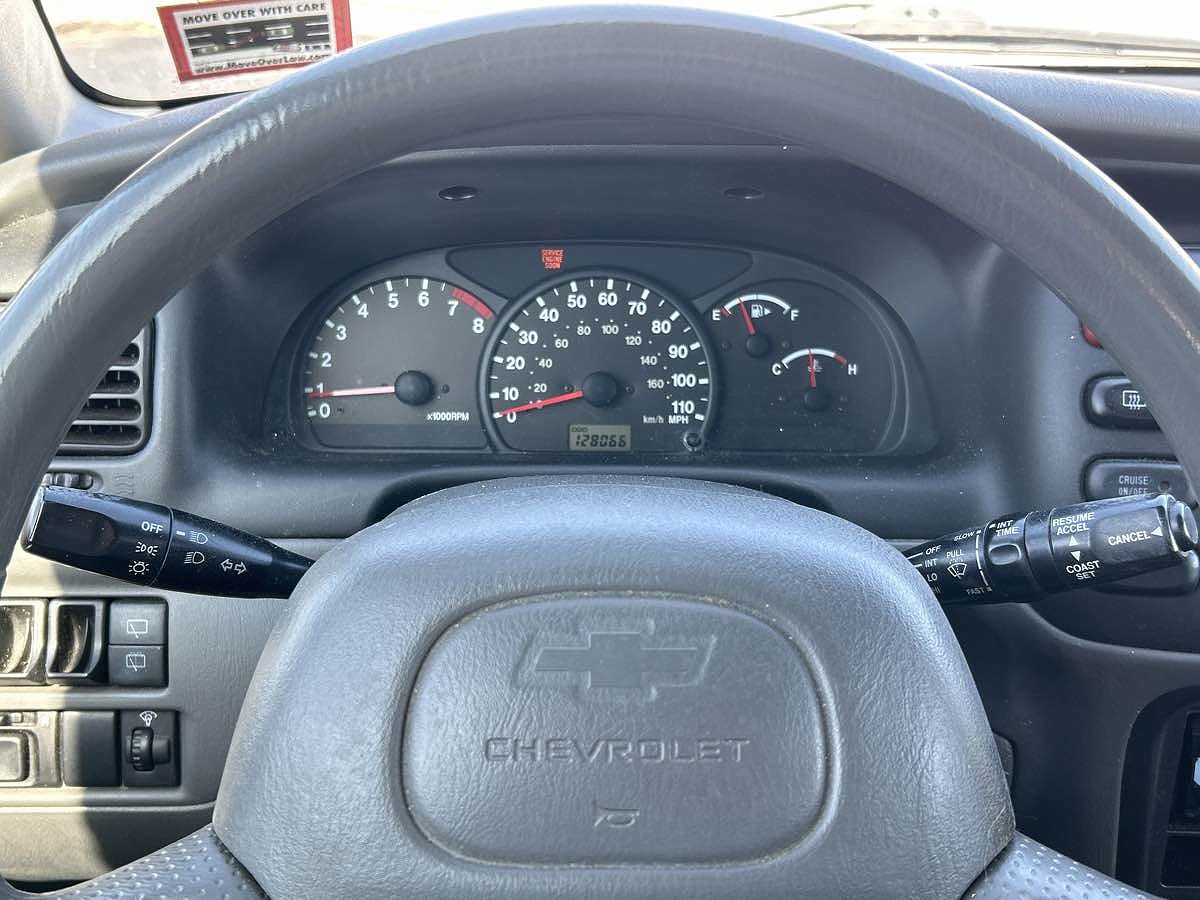 2004 Chevrolet Tracker ZR2 image 13