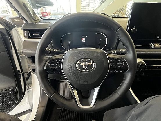 2023 Toyota RAV4 XLE Premium photo 11