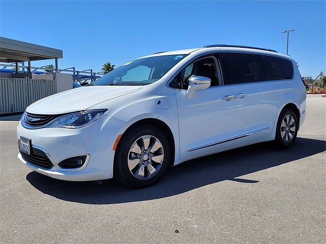 2019 Chrysler Pacifica Limited image 2