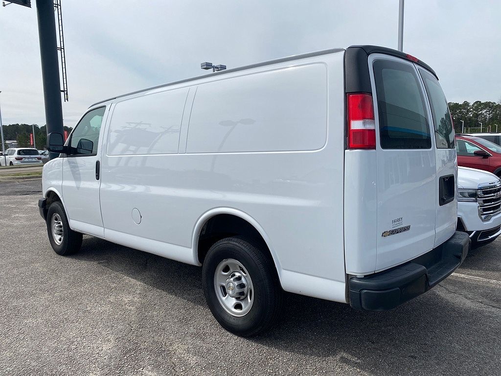 2021 Chevrolet Express 2500 image 2